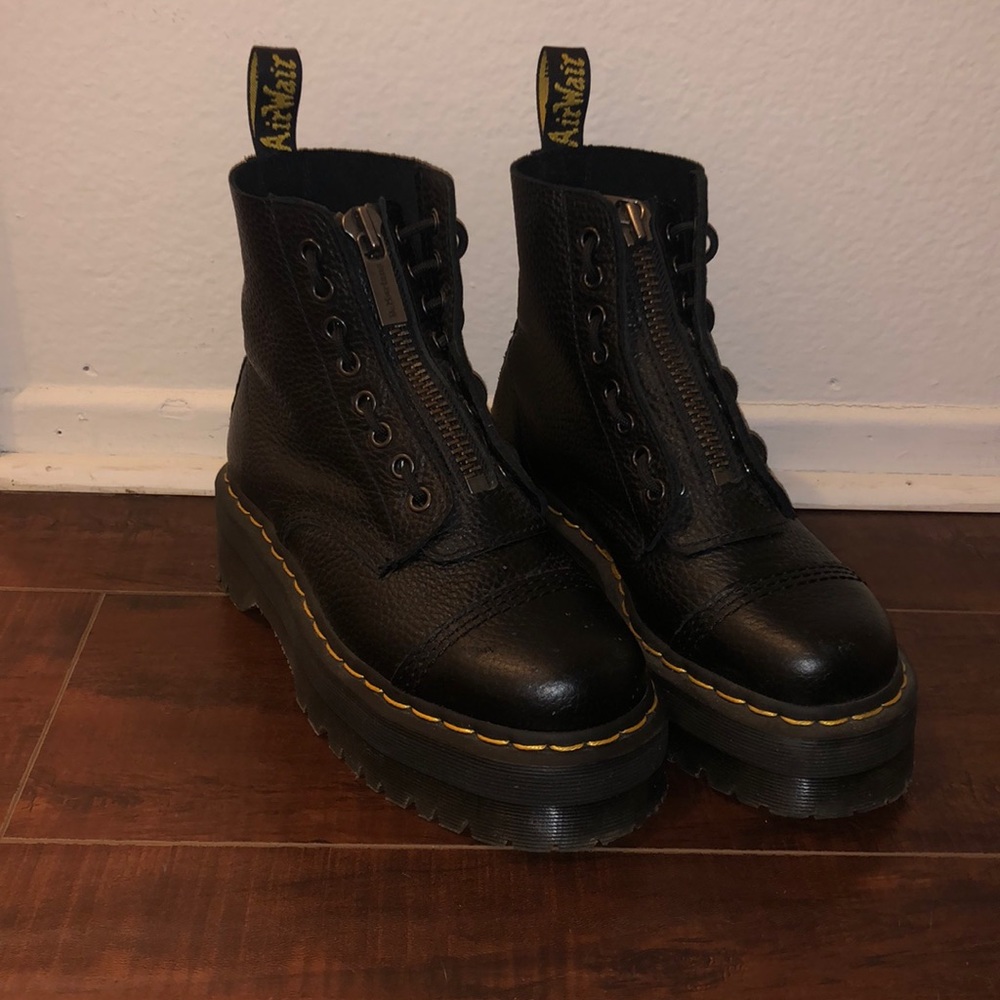 SINCLAIR PEBBLE LEATHER PLATFORM DR MARTEN